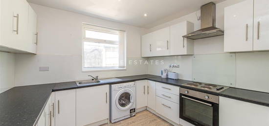 Terraced house to rent in St George's Terrace, Jesmond, Newcastle Upon Tyne NE2