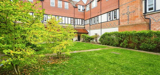 1 bedroom ground floor flat for sale