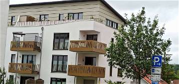 Neue, lichtdurchflutete 4-Zimmer-Wohnung  mit Balkon im Herzen Grafings