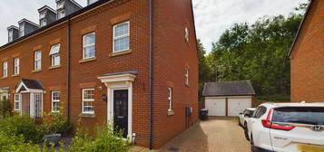 End terrace house to rent in Tubbs Croft, Welwyn Garden City AL7