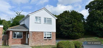 5 bedroom detached house