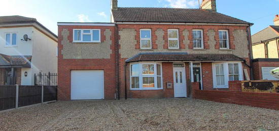 4 bedroom semi-detached house to rent