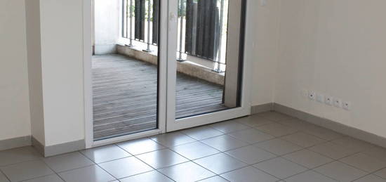 BEL APPARTEMENT T2 TERRASSE, PARKING, TRAM D - LE BOUSCAT QU