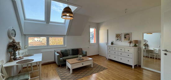 Moderne Dachgeschoss 2 Zimmer Wohnung mit Garage