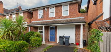 5 bedroom detached house