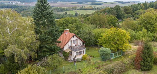 Jedinečný pozemek (1100m2) s chatou (85m2) pro rekreaci či bydlení, Mníšek pod Brdy - Rymaně