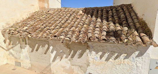 Casa adosada en plaza Matadero en Alhama de Granada