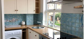 Maisonette to rent in Kingston Road, London SW19