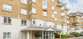 Flat for sale in Strand Drive, Kew, Richmond TW9