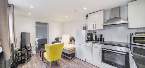 Flat for sale in Highfield Road, London W3