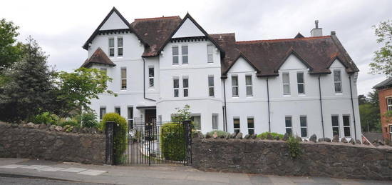 Flat to rent in Worcester Road, Malvern WR14