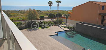 SAINTE MARIE LA MER - APPARTEMENT DE TYPE 2 AVEC EMPLACEMENT DE PARKING ET CAVE DANS RÉSIDENCE SÉCURISÉE AVEC PISCINE