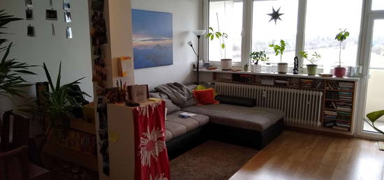 Freundliche 2-Zimmer-Wohnung mit Balkon und Einbauküche in Erlangen