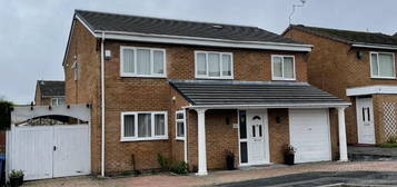 5 bedroom detached house