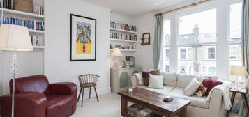 Maisonette to rent in Findon Road, London W12