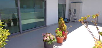 Tagus Park - Amplo apartamento T2 com terraço e garagem box