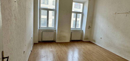 Sanierungsbedürftige 80m2 4-Zimmer Wohnung | 1. Liftstock