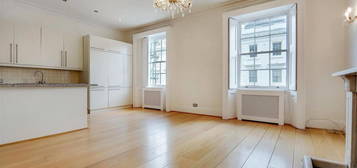 Flat to rent in Chesham Street, London SW1X