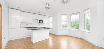 Flat for sale in East Dulwich Grove, London SE22