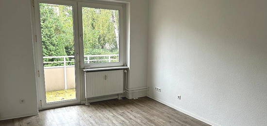 Hier müssen Sie nur noch einziehen...2 Zimmer in der 1 Etage mit Balkon erwarten Sie