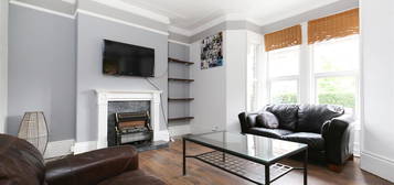 7 bed end terrace house to rent