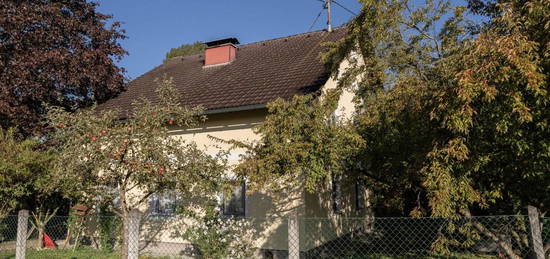 Charmantes Haus mit idyllischem Bauerngarten