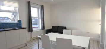 3 bed flat to rent