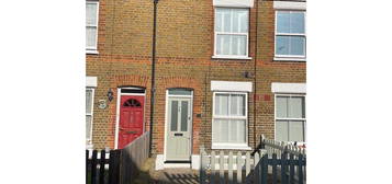 Terraced house to rent in Norfolk Road, Rickmansworth WD3