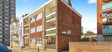 Flat for sale in St. Georges Square, Portsmouth, Hampshire PO1