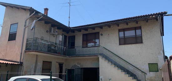 MORTARA VIC.: CASA LIBERA 4 LATI CON GIARDINO