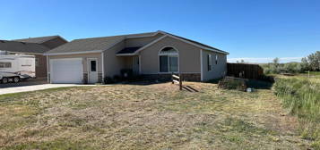 808 W Farm St, Saratoga, WY 82331