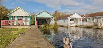 1 bedroom detached bungalow for sale