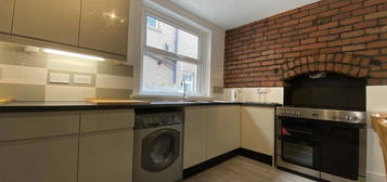 6 bedroom terraced house