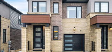 14 Southam Ln, Hamilton, ON L9C 0E9