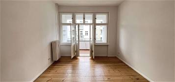 Frisch renovierte 3-Zimmer-Altbauwohnung mit EBK I Balkon I ab sofort