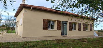 MAISON CONTEMPORAINE DE PLAIN-PIED AVEC DEPENDANCES SUR PLUS DE 1 HECTARE AVEC VUE PYRENEES