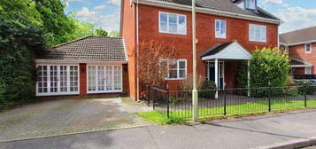 6 bedroom detached house to rent