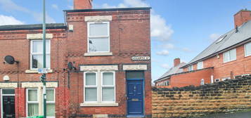 Terraced house to rent in Hogarth Street, Nottingham NG3