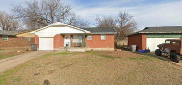 5907 NW Dearborn Ave, Lawton, OK 73505