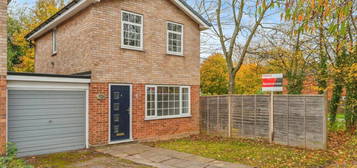 3 bedroom link detached house for sale