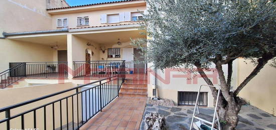 Casa adosada en venta en Esquivias