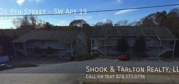 626 9th St SW APT 19, Hickory, NC 28602