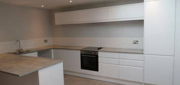 Flat to rent in Granada Road, Southsea PO4