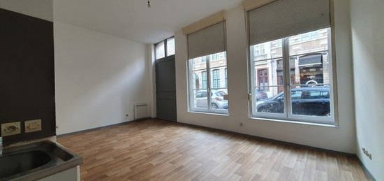 LILLE - VIEUX LILLE - GRAND PLACE - ENTRE RUE ESQUERMOISE & ESPLANADE - PROX QUAI DU WAULT - METRO RIHOUR - COMMERCES - STUDIO - Disponible à partir du 29 novembre