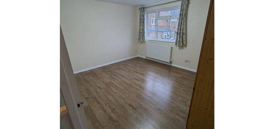 2 bed end terrace house to rent