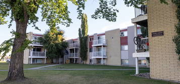 11065 149th St NW, Edmonton, AB T5P 1M7