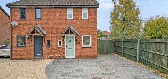 2 bed semi-detached house for sale