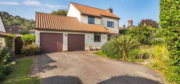 4 bed detached house for sale