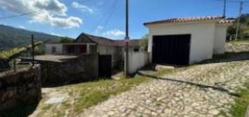 Vende-se Casa de aldeia em Covelinhas, S. Cipriano - Resende