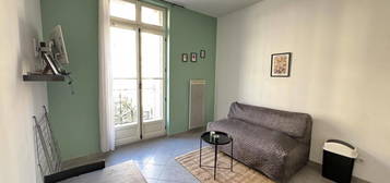 STUDIO MEUBLE RENOVE COTE JOLIETTE AVEC BALCON